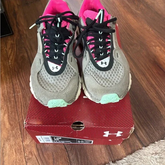 Under Armour HOVR Summit size 9 - Picture 3 of 5
